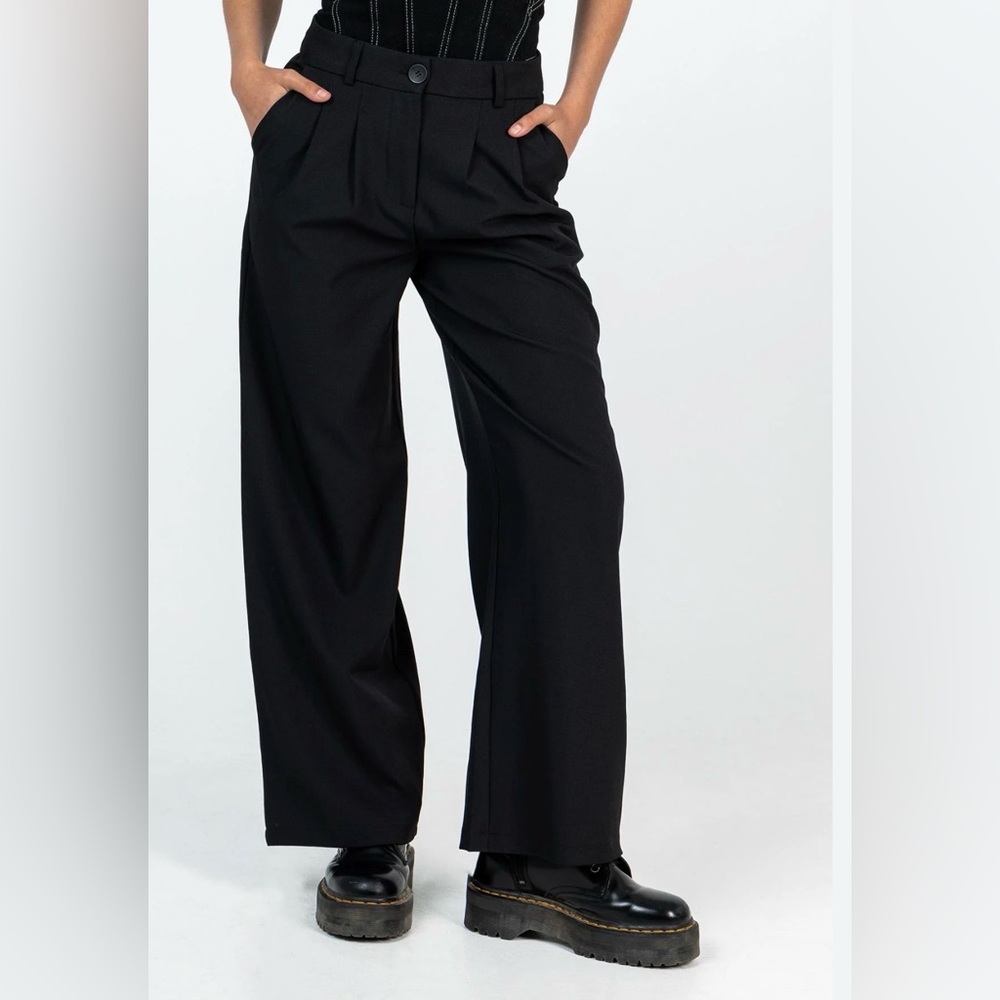 Princess Polly Archer pleaded Pants Black size 6